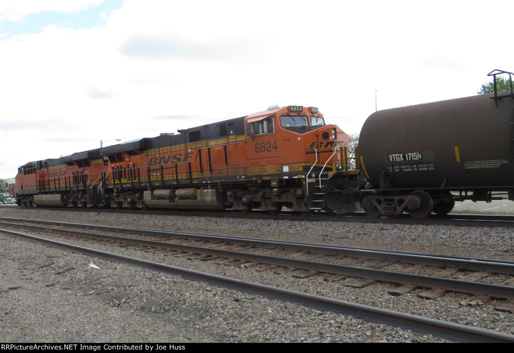 BNSF 6824